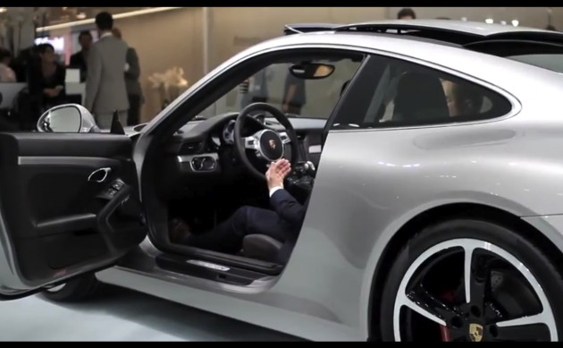 Video 2012 991 Porsche 911 interior explained