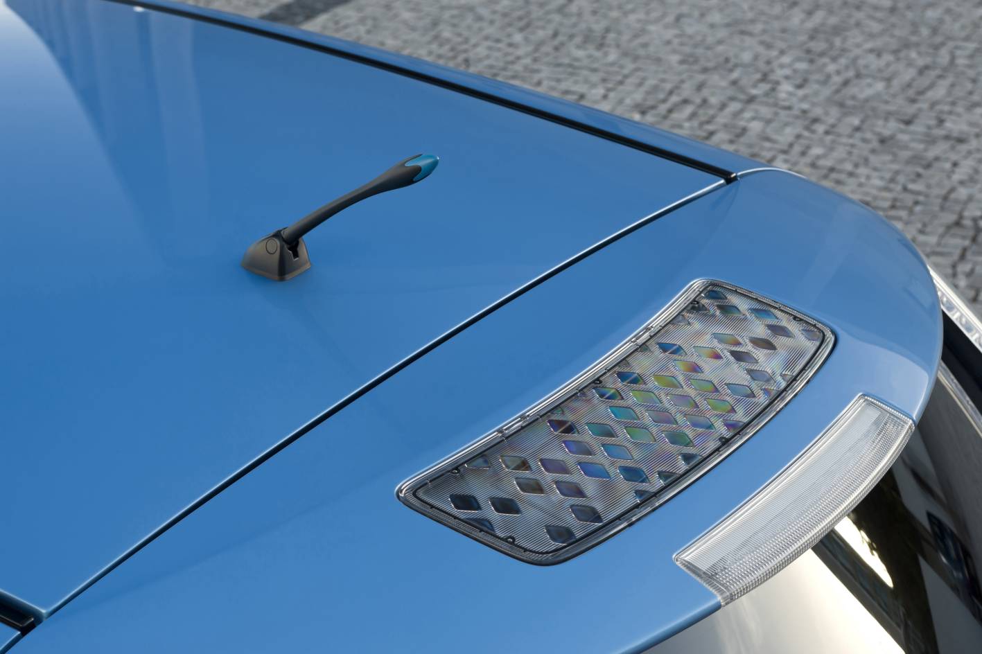 Nissan leaf solar panel rear spoiler