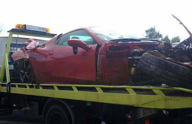 http://performancedrive.com.au/wp-content/uploads/2012/12/Ferrari-458-Spider-crash-4.jpg