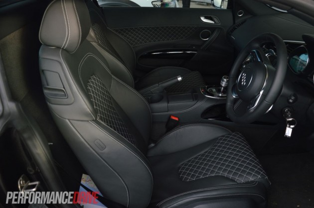 2013 Audi R8 V8 interior