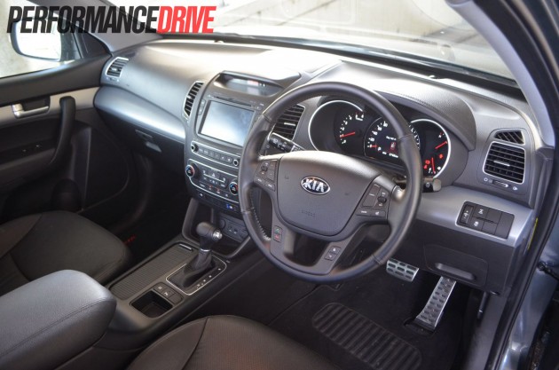 2013 Kia Sorento Platinum dash steering wheel