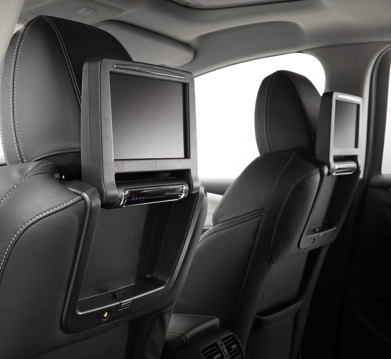 2014-Holden-Caprice-V-rear-seat-entertainment.jpg