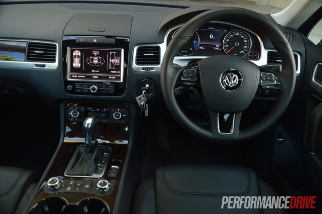 2013 Volkswagen Touareg V6 TDI dash