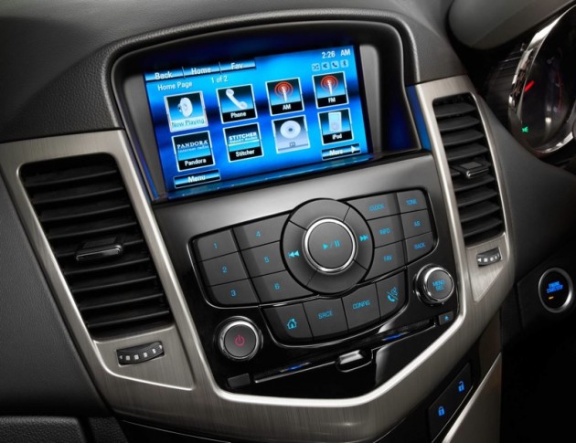 2014 Holden Cruze SRi-V MyLink interface