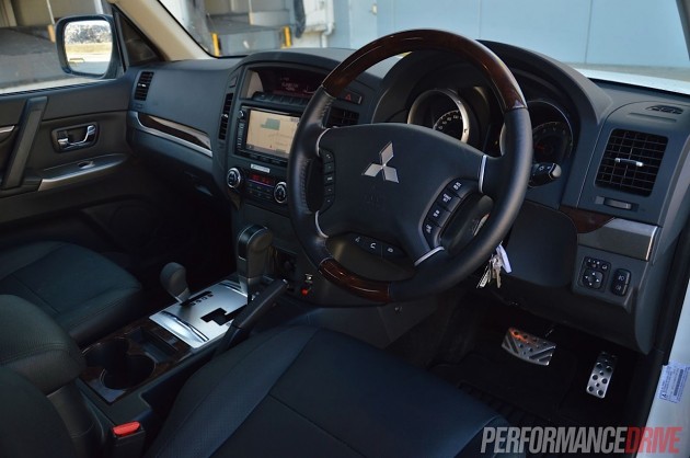 2014 Mitsubishi Pajero Exceed interior