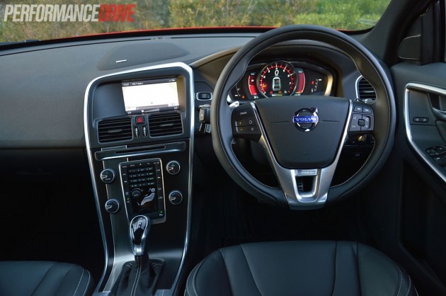 2014 Volvo XC60 T6 R-Design interior
