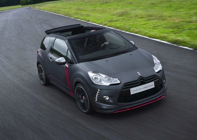 Citroen DS3 Racing Cabrio-roof down