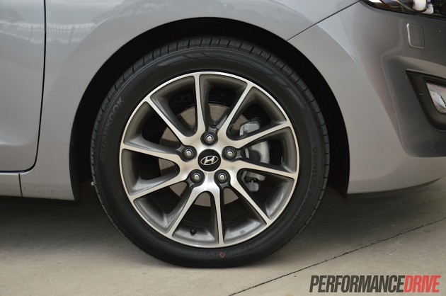 2014 Hyundai i30 SR-17in wheels