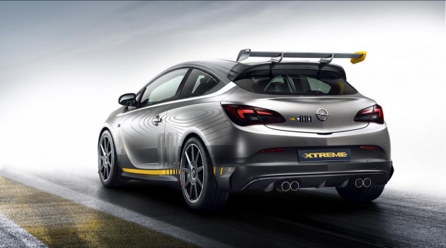 Opel Astra OPC EXTREME-rear