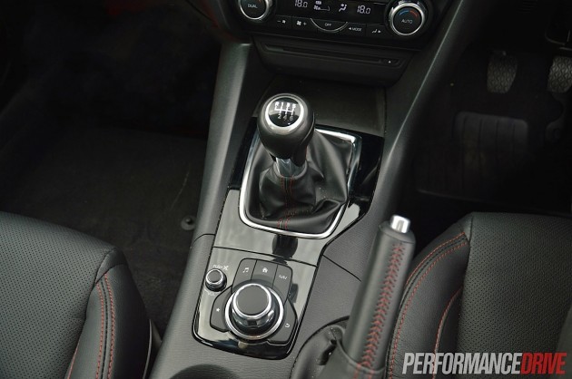 2014 Mazda3 SP25 GT centre console