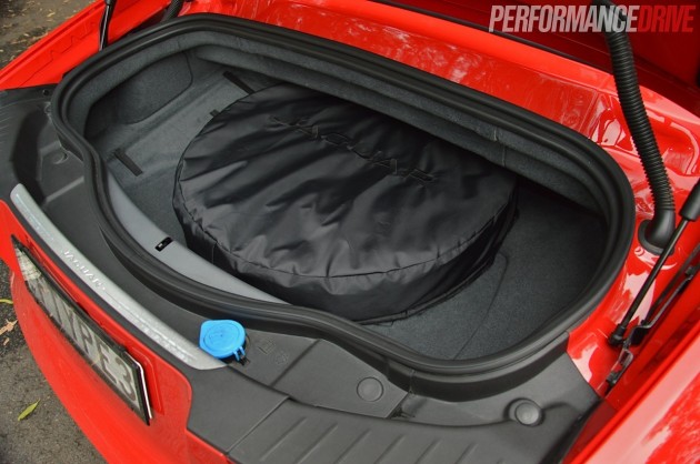 2014 Jaguar F-Type V8 S-boot space