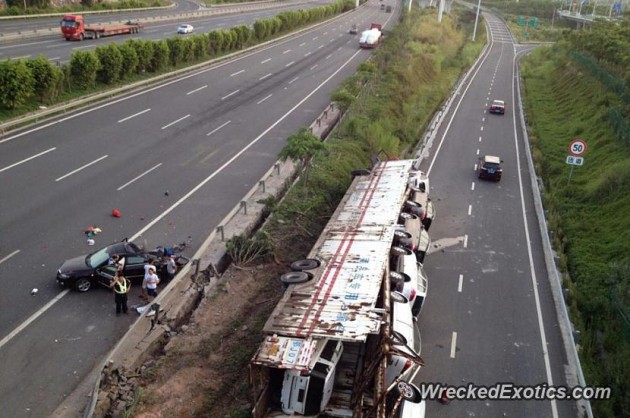 11 car truck crash China-2