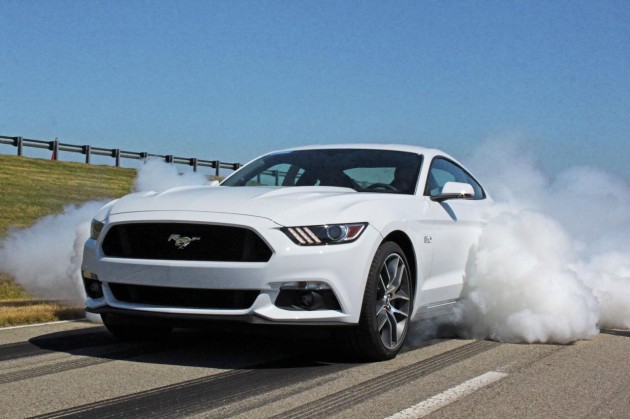 2015 Ford Mustang-burnout