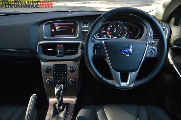 2014 Volvo V40 Cross Country T5-dash