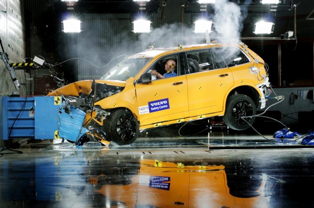 2015 Volvo XC90 crash test