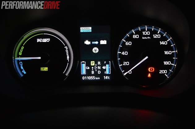 2014 Mitsubishi Outlander PHEV-fuel gauges