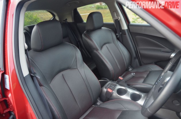 2014 Nissan JUKE Ti-S front seats