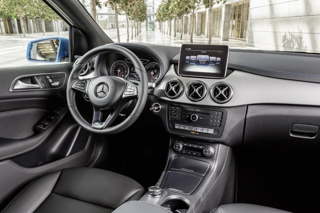 2015 Mercedes-Benz B-Class-dash