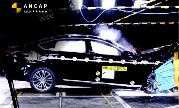 2015 Hyundai Genesis crash test ANCAP