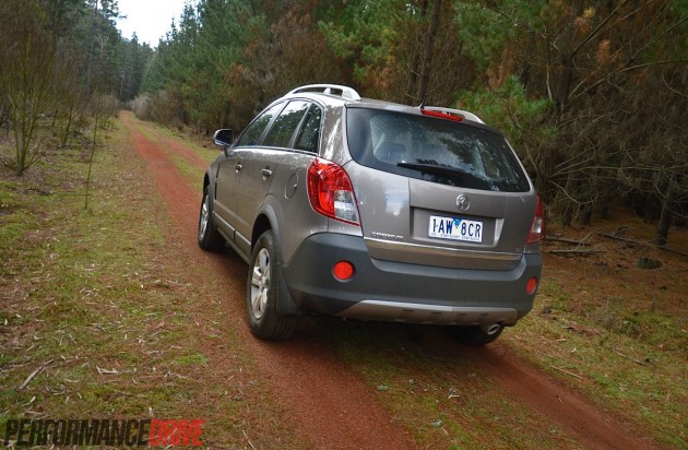 2014 Holden Captiva 5 LT-dirt road
