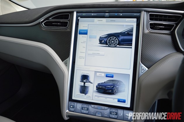 Tesla Model S P85+ -17in screen
