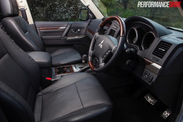 2015 Mitsubishi Pajero Exceed interior