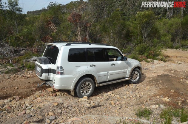 2015 Mitsubishi Pajero Exceed off road hill descent