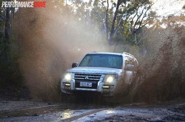 2015 Mitsubishi Pajero Exceed off road mud puddle