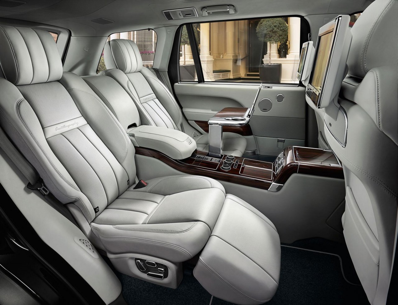 Range Rover SVAutobiography revealed, new superluxury variant