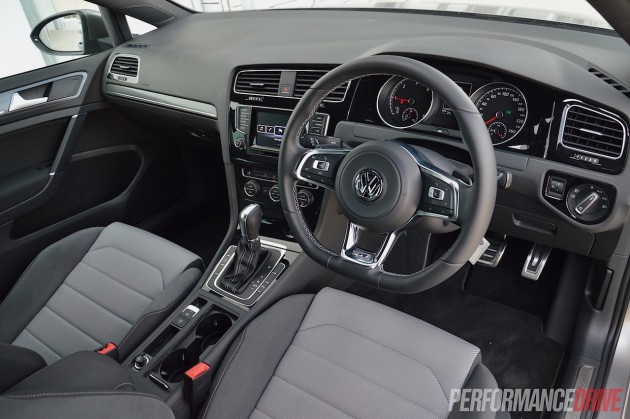 2015 Volkswagen Golf 110TDI R-Line-interior