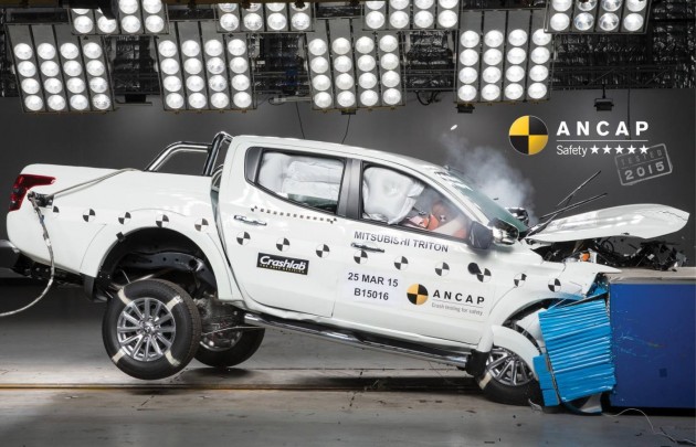 2016 Mitsubishi Triton ANCAP crash