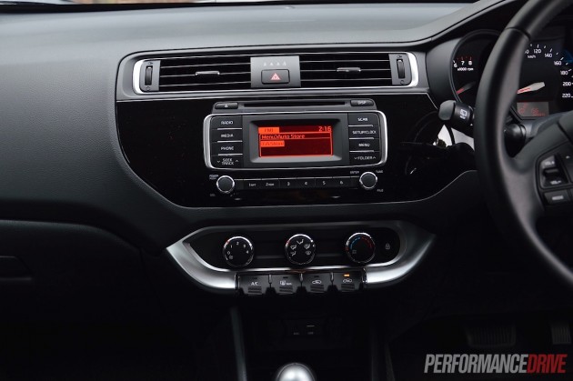 2015 Kia Rio S Premium-audio