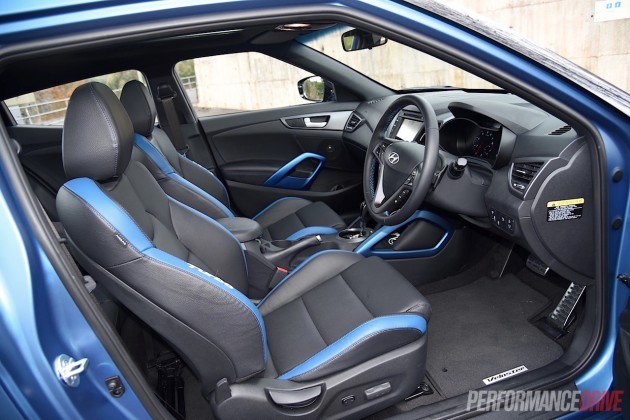 2015 Hyundai Veloster SR Turbo-cabin