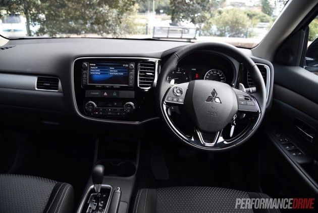 2016 Mitsubishi Outlander XLS-interior