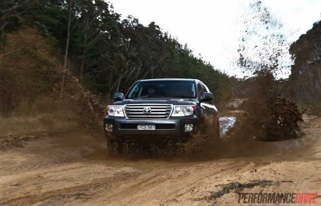 2015 Toyota LandCruiser Sahara-mud