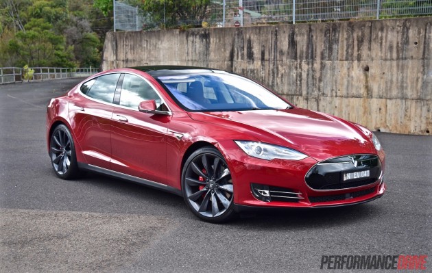 2015 Tesla Model S P90D-red