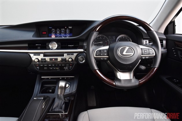 2016 Lexus ES 350 Sports Luxury-dash