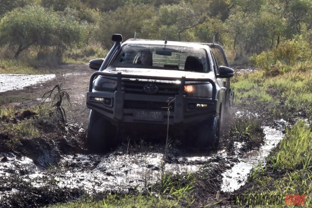 2016 Toyota HiLux SR-thick mud