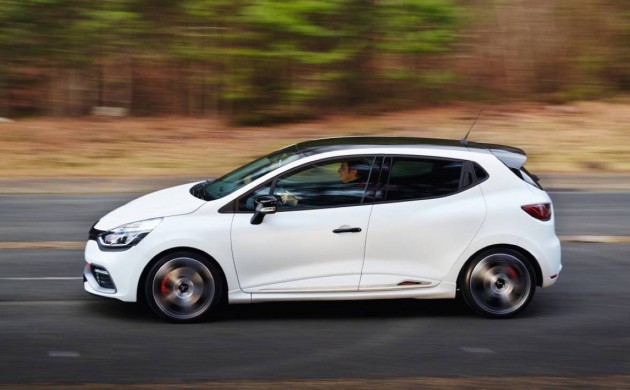 Renault-Clio-R.S.-220-Trophy-side