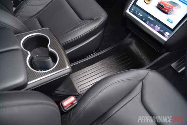 Tesla Model S 90D-centre console