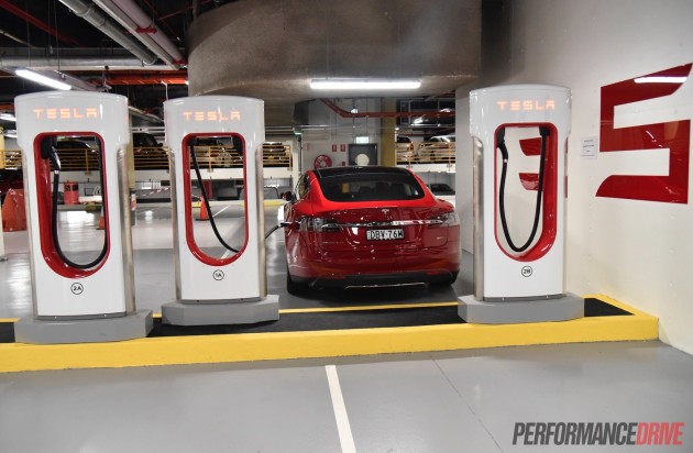 Tesla Model S-recharge The Star