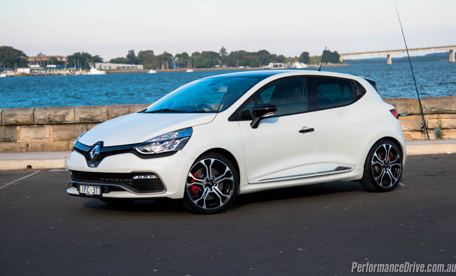 Renault Clio R.S. 220 review (video) - PerformanceDrive