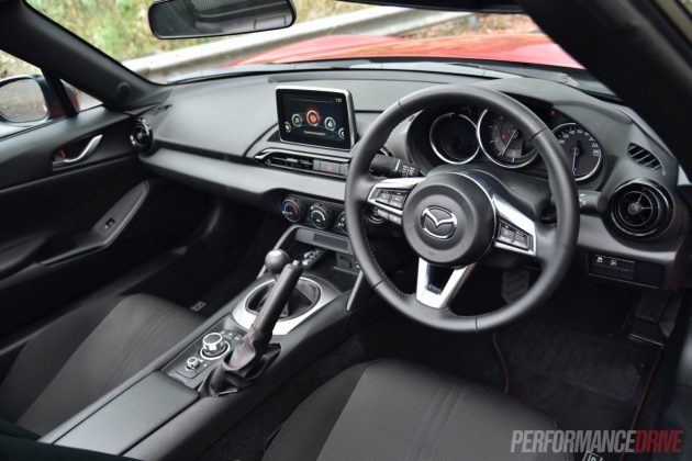 2016-Mazda-MX-5-Roadster-2L interior