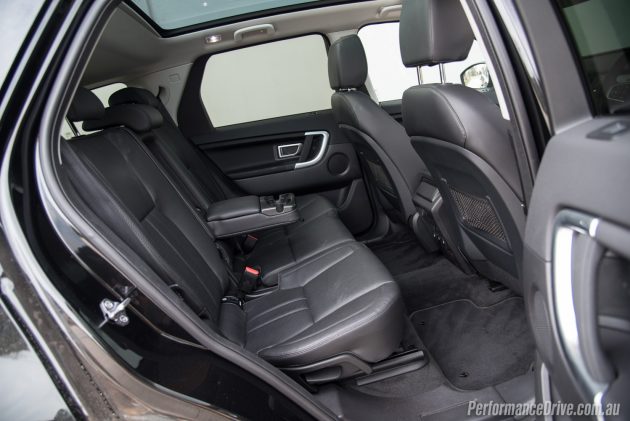 Land Rover Discovery Sport TD4 SE-rear seats