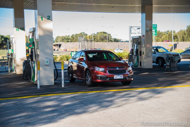2016 Holden Cruze SRi Z-Series fuel station