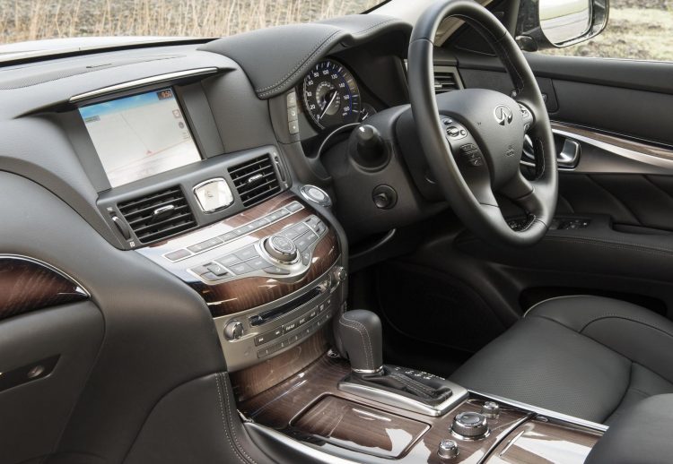 2016 Infiniti Q70 GT-interior