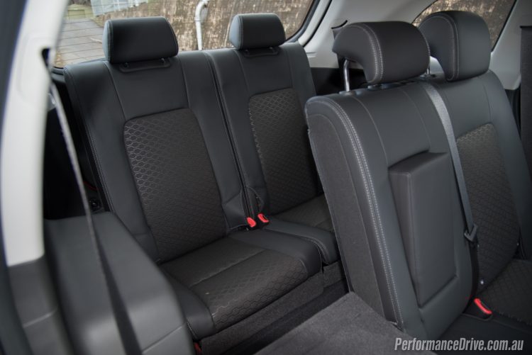 2016 Holden Captiva LT-7 seats