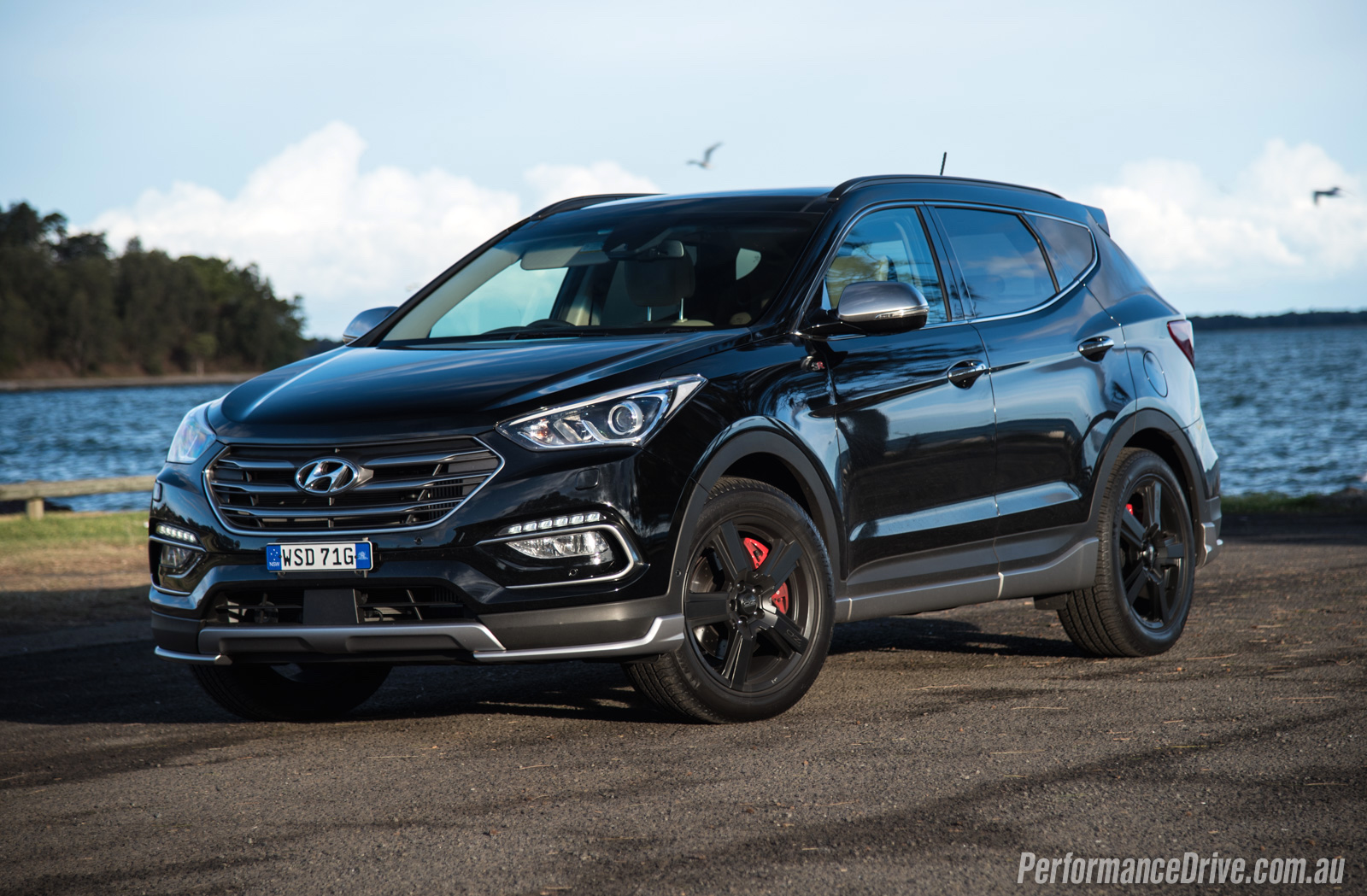 2016 Hyundai Santa Fe SR review video PerformanceDrive