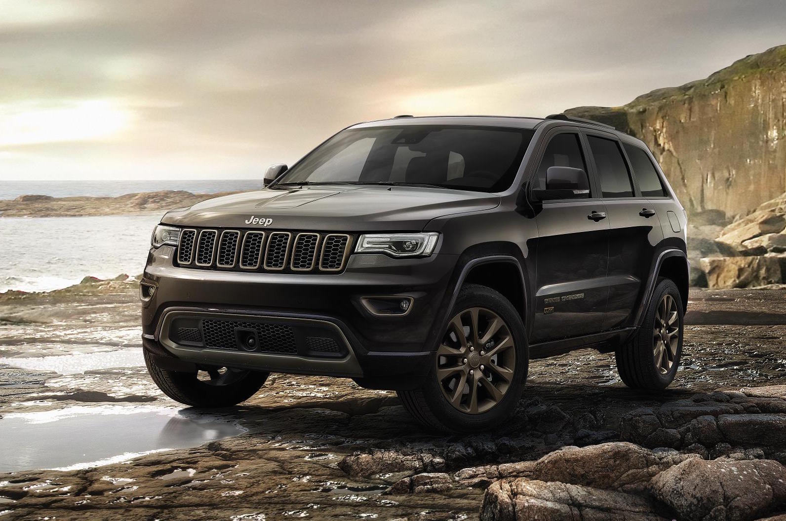 2017 Jeep Grand Cherokee gets new shifter, electric
