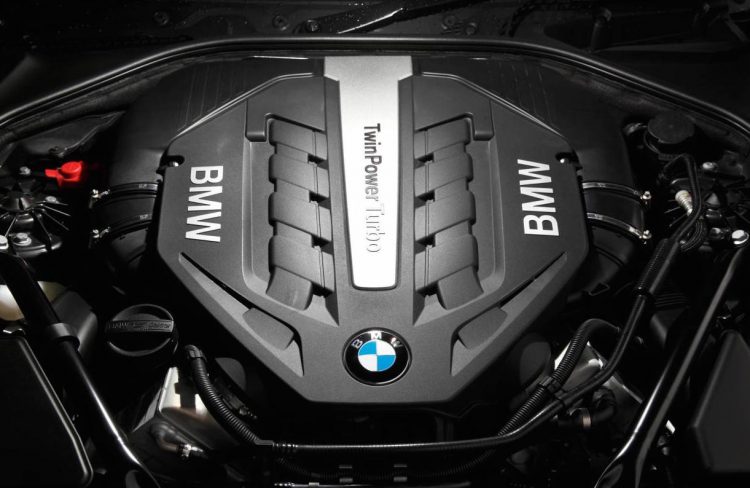 BMW V8 twin-turbo 550i